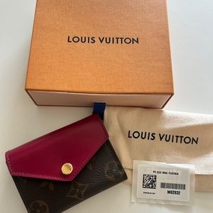 LV Zoe Wallet Fuscia